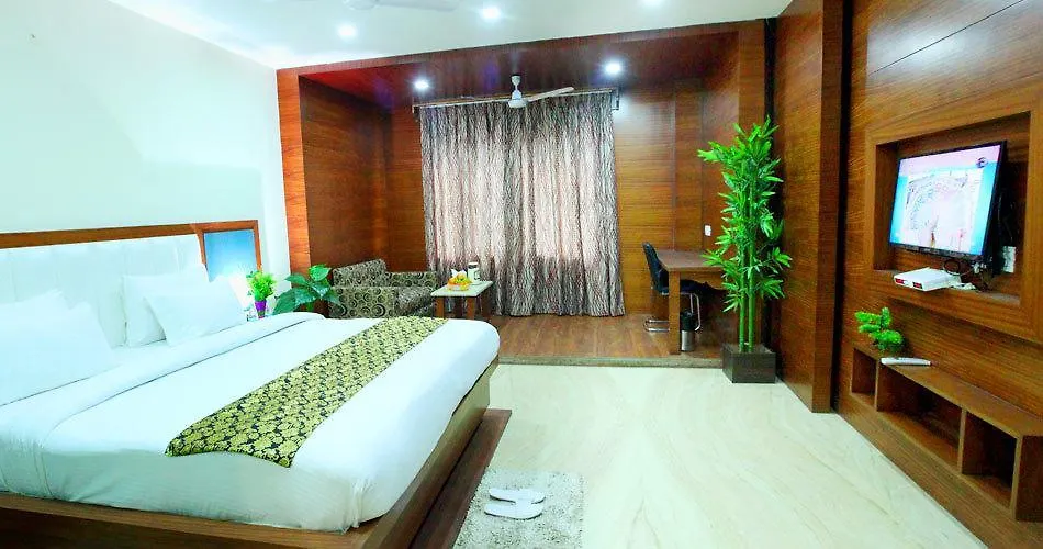 אגרה Hotel O Tajway Inn 2*, מייזור הודו
