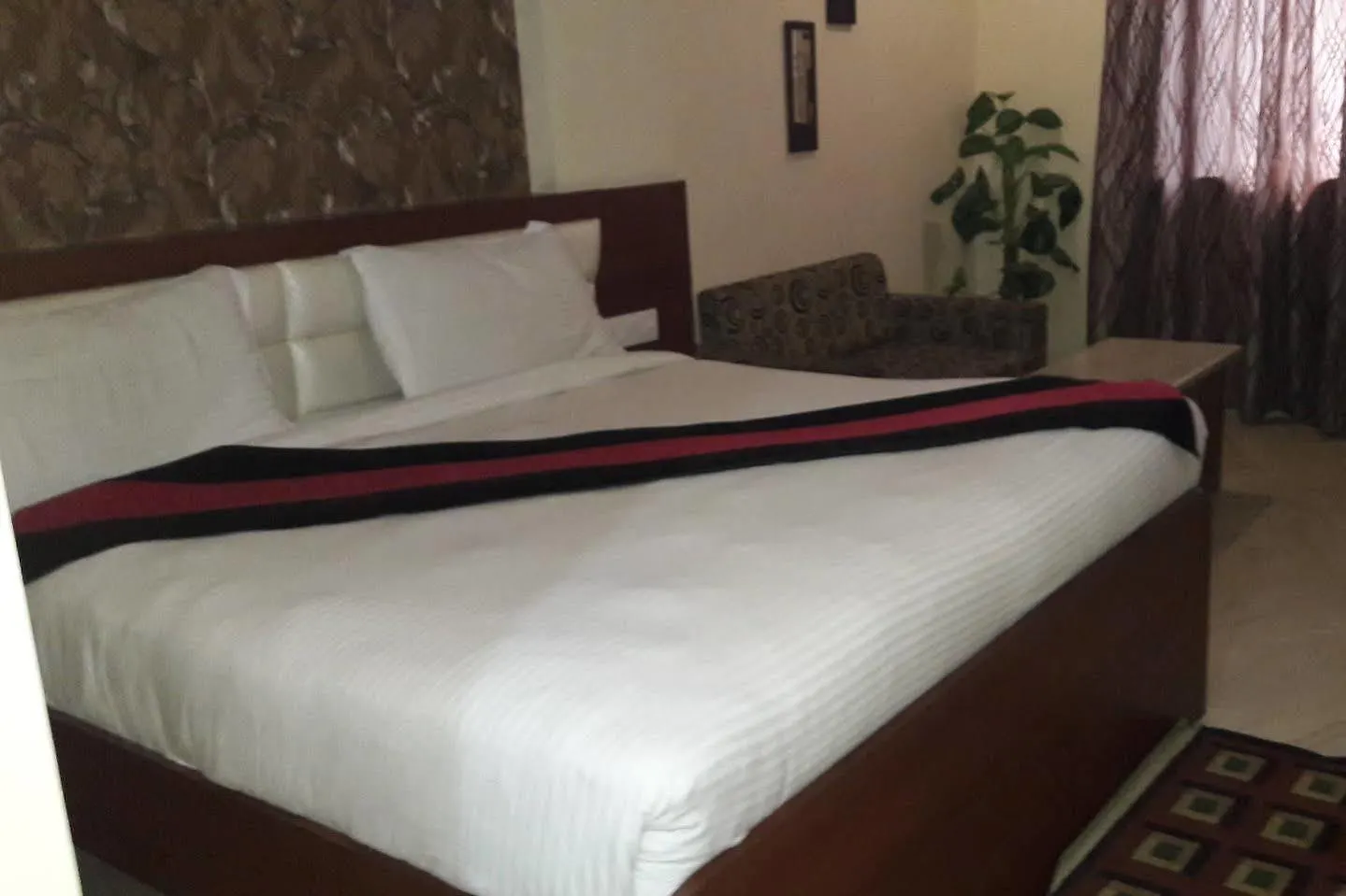 אגרה Hotel O Tajway Inn 2*, מייזור הודו
